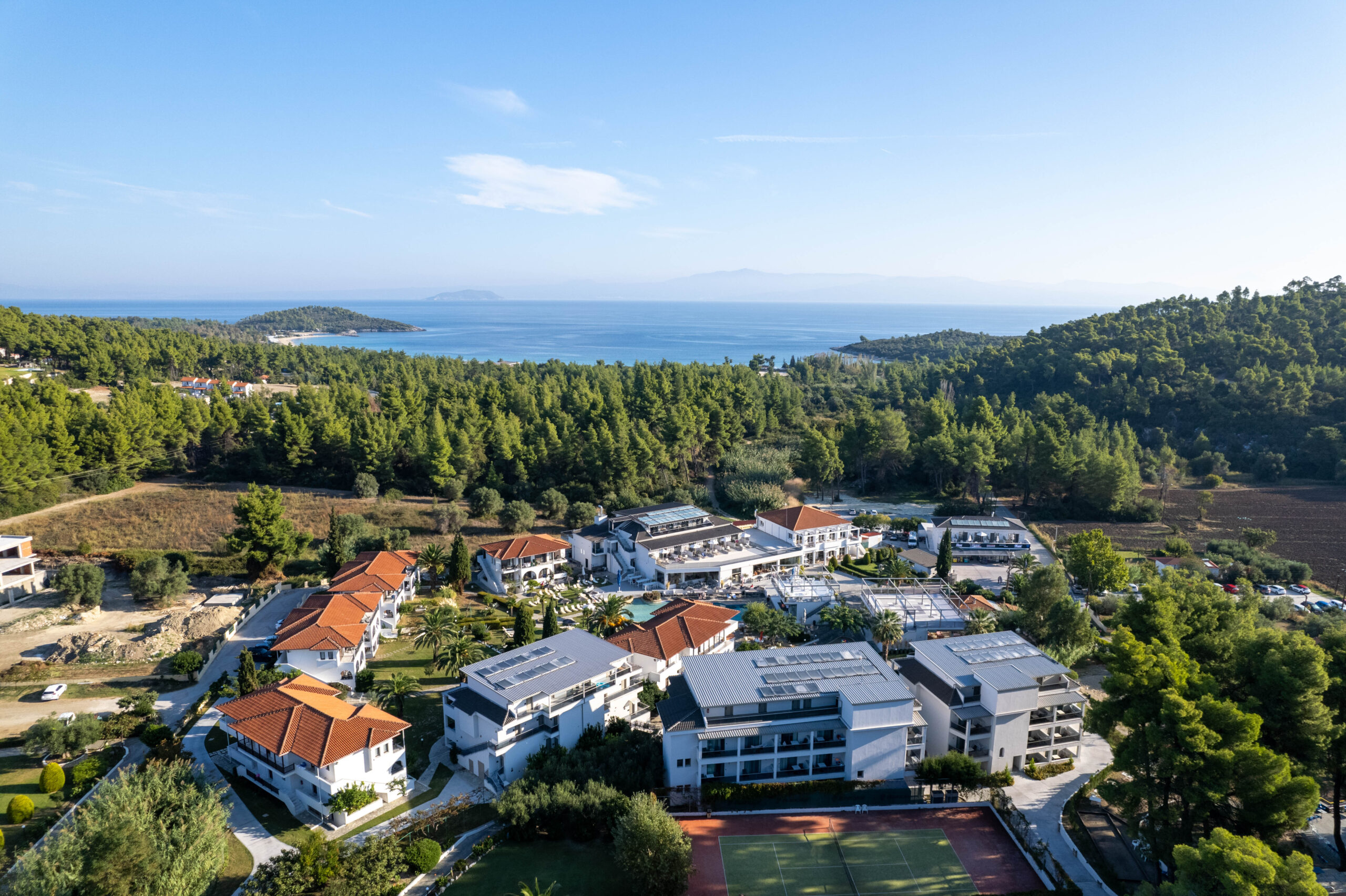 Drohnenfoto einer Hotelanlage in Griechenland
